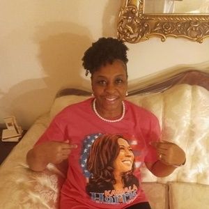 Meet your Posher, Delois